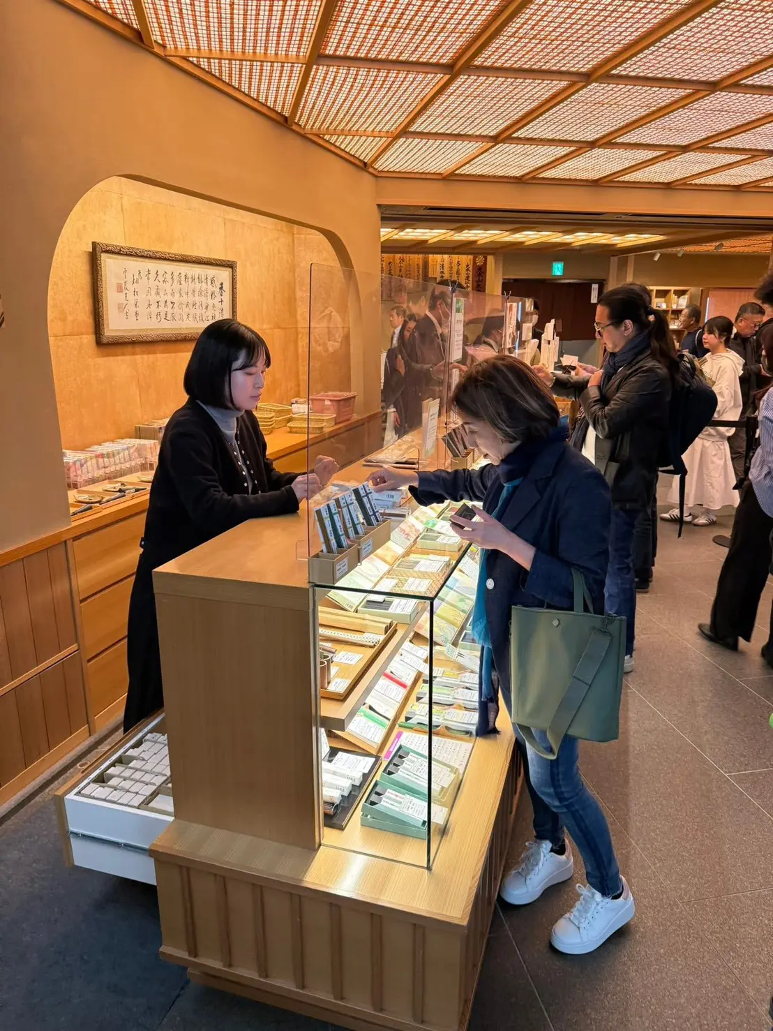 2025大店長京都見學團參訪百年老店松榮堂，於1705年創立